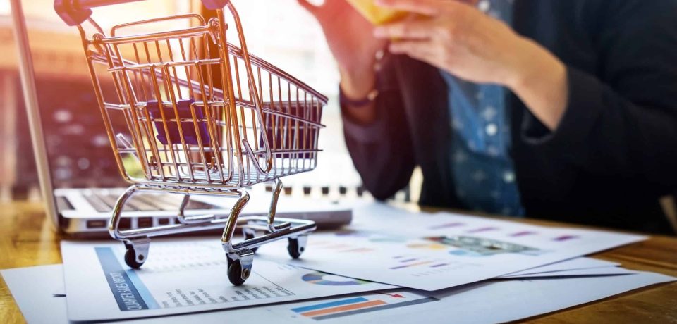 cropped-image-woman-inputting-card-information-key-phone-laptop-while-shopping-online-scaled Oracle Cloud Data Migration Tools for Finance and Retail Sectors